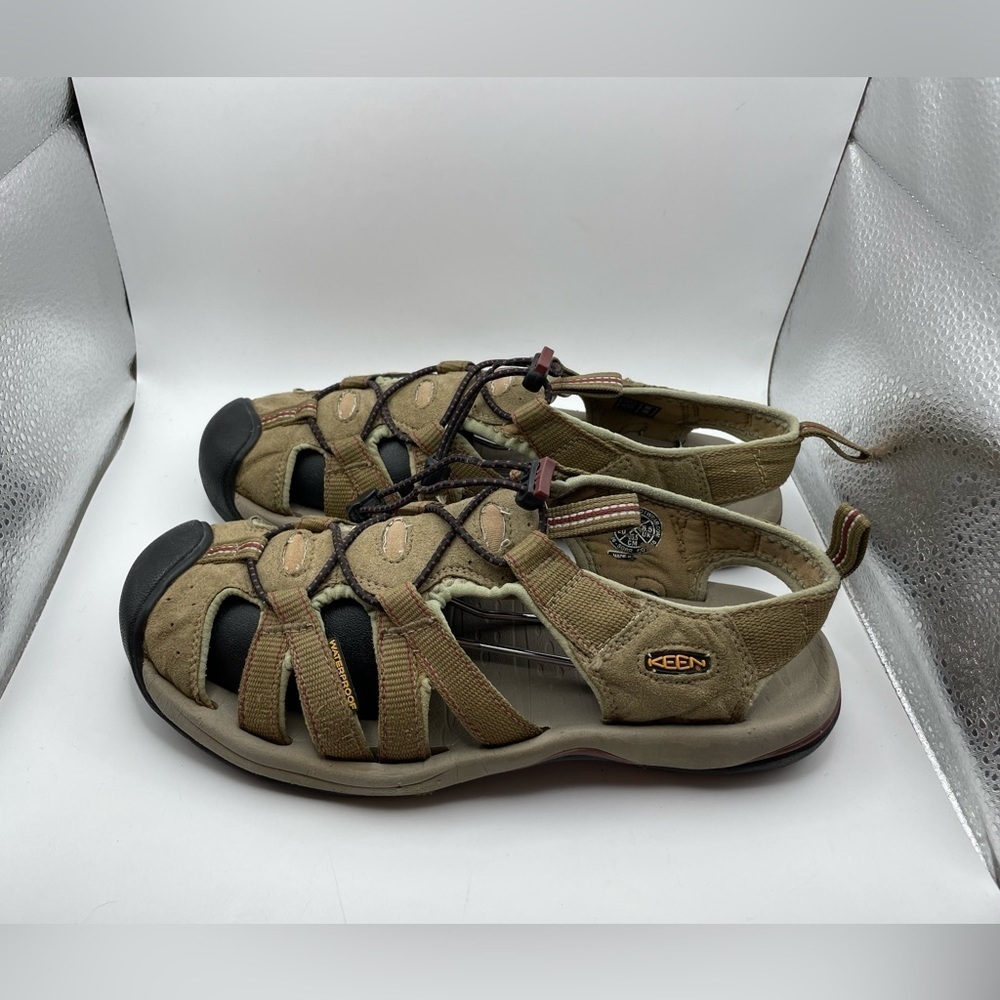 Keen men’s hiking tan leather sandals size 7.5